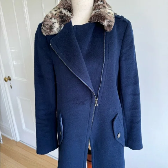 Rebecca Taylor asymmetric zipper car coat with faux fur collar. Size 6 - Picture 5 of 11